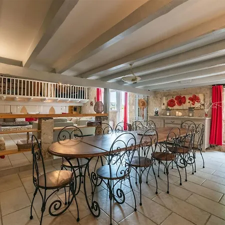 Vakantiehuis Maison De Charme Avec Sa Piscine Limeyrat